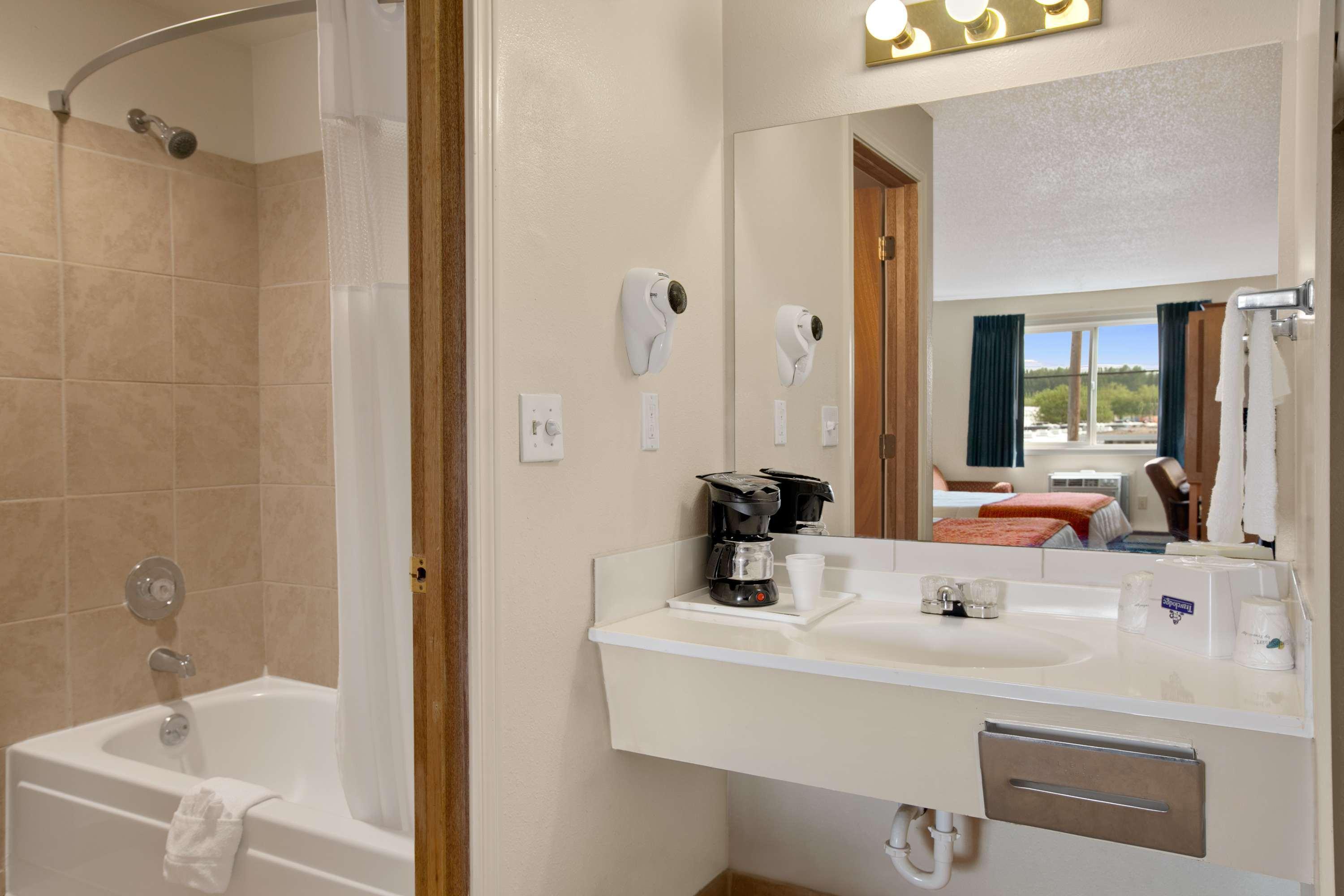 פייף Travelodge By Wyndham Port Of Tacoma Wa מראה חיצוני תמונה