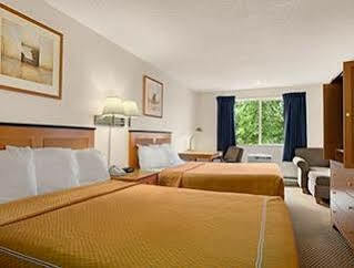 פייף Travelodge By Wyndham Port Of Tacoma Wa מראה חיצוני תמונה